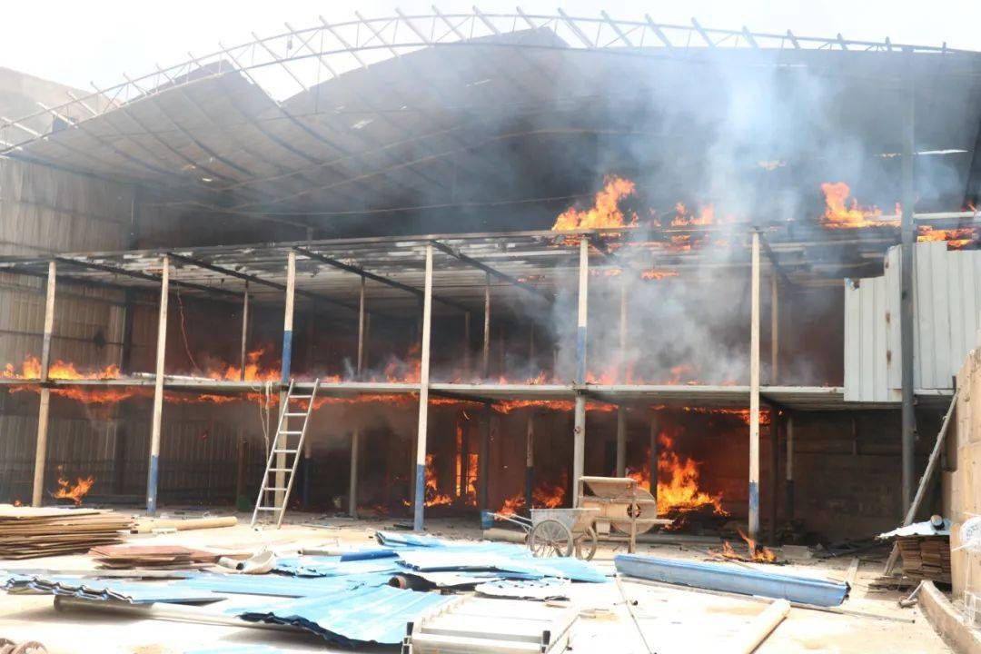 彩鋼瓦鋼結(jié)構(gòu)廠房合同 結(jié)構(gòu)框架設(shè)計(jì) 第3張 彩鋼瓦鋼結(jié)構(gòu)廠房合同 結(jié)構(gòu)框架設(shè)計(jì) 第3張