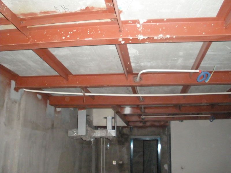 鋼構(gòu)閣樓地板鋪隔音板（在鋼構(gòu)閣樓地板上鋪設(shè)隔音板是一個(gè)有效的隔音措施） 鋼結(jié)構(gòu)鋼結(jié)構(gòu)停車場(chǎng)設(shè)計(jì) 第1張