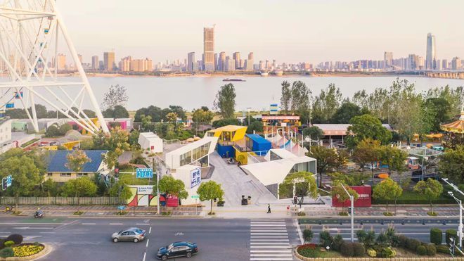 集裝箱組成的夜態(tài)商業(yè)街取名 北京網(wǎng)架設(shè)計 第3張