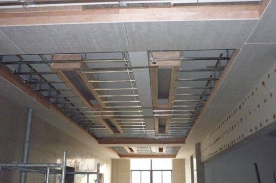 鋼結(jié)構(gòu)基礎(chǔ)怎么做輕鋼龍骨吊頂（輕鋼龍骨吊頂施工） 北京網(wǎng)架設(shè)計 第2張