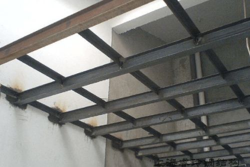 看臺鋼結(jié)構(gòu)屬于主體結(jié)構(gòu)還是屋面結(jié)構(gòu)（看臺鋼結(jié)構(gòu)是否屬于主體結(jié)構(gòu)） 鋼結(jié)構(gòu)異形設(shè)計 第2張