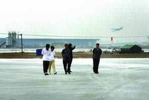 住人集裝箱尺寸 鋼結(jié)構(gòu)玻璃棧道施工 第1張 住人集裝箱尺寸 鋼結(jié)構(gòu)玻璃棧道施工 第1張