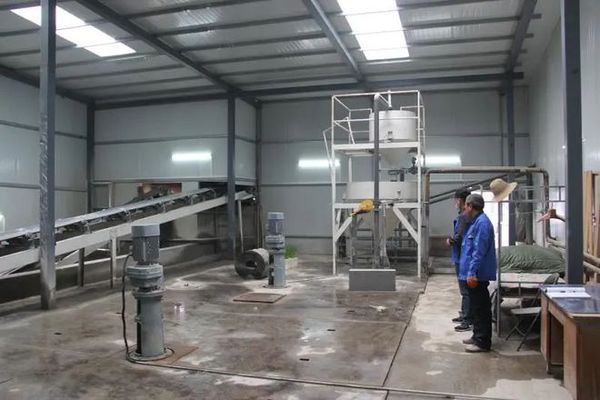 北京市攪拌站封閉情況 鋼結(jié)構(gòu)鋼結(jié)構(gòu)螺旋樓梯施工 第3張