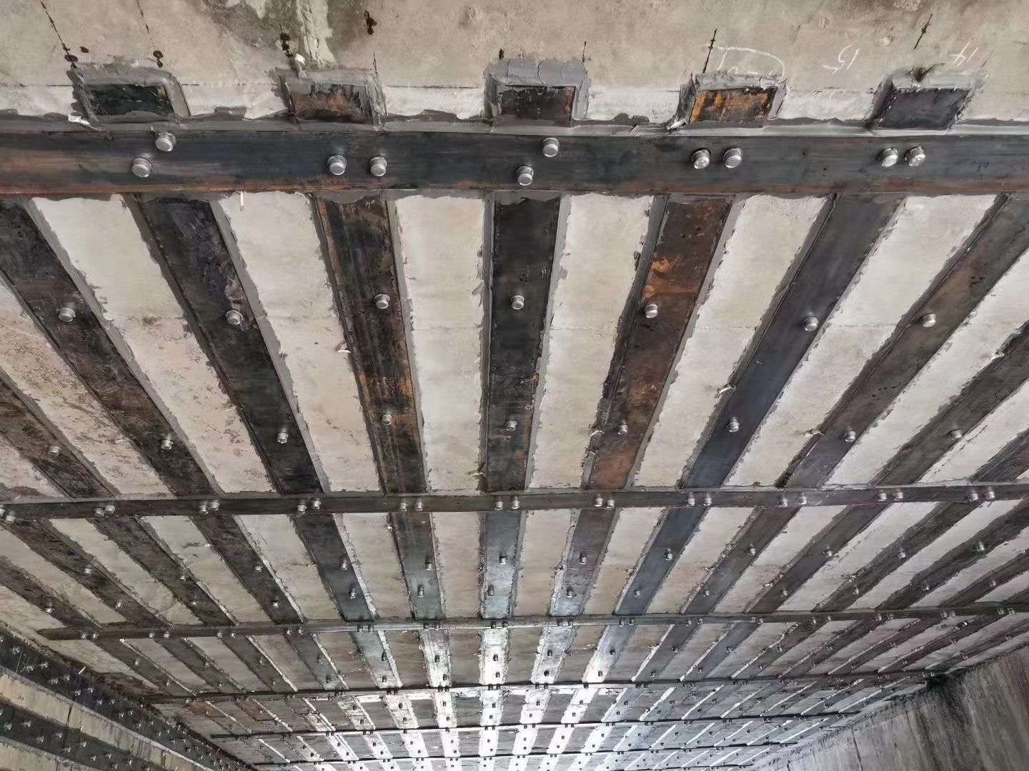 北京空心樓板加固施工隊(duì)電話地址查詢（北京樓板加固施工案例分享,北京樓板加固施工隊(duì)電話和地址） 結(jié)構(gòu)電力行業(yè)施工 第3張