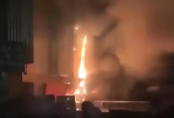 大跨度鋼結(jié)構(gòu)建筑火災(zāi)特點(diǎn)(大跨度鋼結(jié)構(gòu)建筑在火災(zāi)中的主要特點(diǎn)) 結(jié)構(gòu)電力行業(yè)施工 第4張 大跨度鋼結(jié)構(gòu)建筑火災(zāi)特點(diǎn)(大跨度鋼結(jié)構(gòu)建筑在火災(zāi)中的主要特點(diǎn)) 結(jié)構(gòu)電力行業(yè)施工 第4張