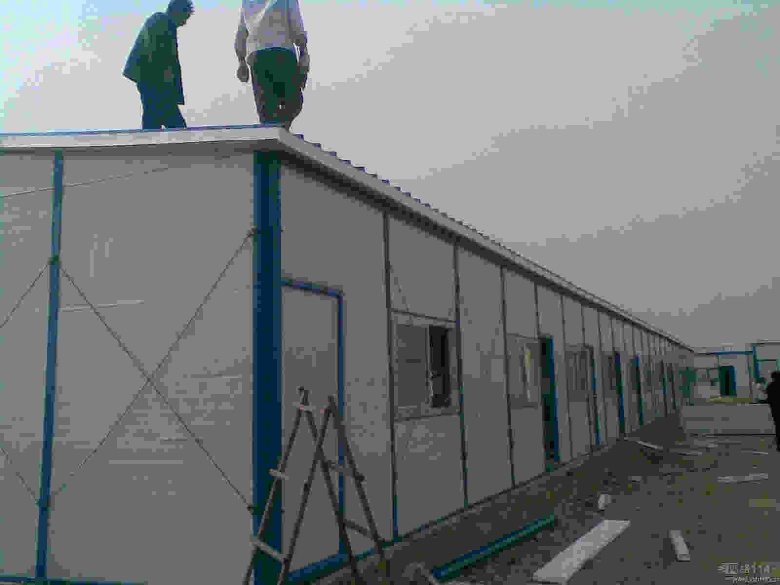 彩鋼板屋頂施工方案及流程（彩鋼板屋頂施工安全注意事項） 鋼結構鋼結構停車場設計 第3張