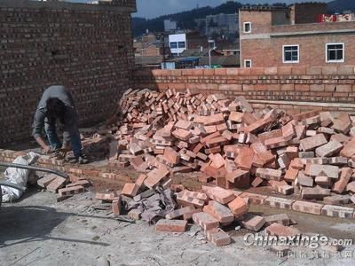 拆除一平方米磚混結(jié)構(gòu)建筑有多少噸（拆除一平方米磚混結(jié)構(gòu)建筑垃圾量和磚渣重量有一定的差異） 建筑施工圖施工 第1張