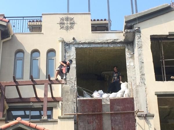 別墅加蓋是否違法（別墅加蓋是否違法主要取決于幾個關(guān)鍵因素，取決于幾個關(guān)鍵因素）