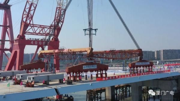 裝配式鋼箱梁（裝配式鋼箱梁成功吊裝左岸大道項(xiàng)目主線zl23聯(lián)橋梁）