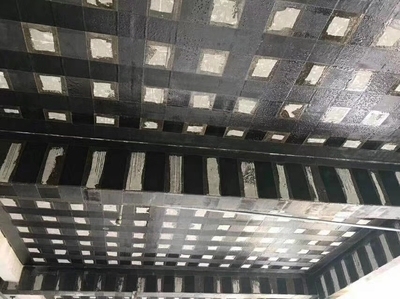 碳纖維加固在地震區(qū)的應用，碳纖維加固技術，地震區(qū)建筑加固的有力護盾，將碳纖維加固技術比作護盾，形象地突出其在地震區(qū)對建筑起到保護作用的特點， 行業(yè)新聞 第4張