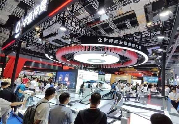 碳纖維材料在新能源車中的應(yīng)用，碳纖維，賦能新能源車的輕力量，將碳纖維擬人化，強(qiáng)調(diào)其作為助力新能源車發(fā)展的關(guān)鍵力量， 行業(yè)新聞 第2張