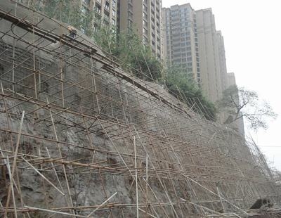 狹窄場地下房屋加固案例，狹窄場地房屋加固，挑戰(zhàn)與解決方案實例