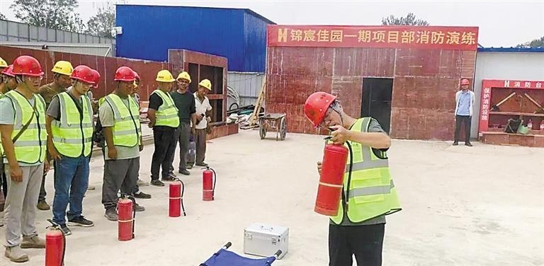 施工現(xiàn)場(chǎng)安全管理最佳實(shí)踐，施工現(xiàn)場(chǎng)安全管理最佳實(shí)踐，筑牢安全防線，保障工程