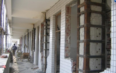 抗震加固技術(shù)應(yīng)用實例，某學(xué)校教學(xué)樓抗震加固技術(shù)應(yīng)用與效果分析，聚焦具體建筑類型+技術(shù)應(yīng)用+效果驗證，簡潔明確。若需調(diào)整方向，可補充關(guān)鍵詞如某框架結(jié)構(gòu)黏滯阻尼器等細化內(nèi)容。） 行業(yè)新聞 第6張